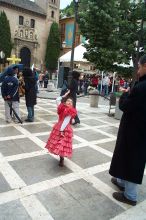 Una guapa bailando en la Plaza Nueva.  Guy to the right is "palming" the beat for her.