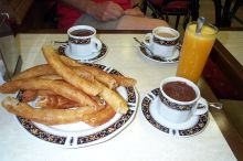 Churros y chocolate, nice & thick.  m-m-m-m, with fresh squeezed OJ on the side. M-M-M-M.  What a way to start the week.